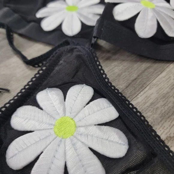 Daydream Nation Daisy Bra & panty sets - Picture 4 of 6